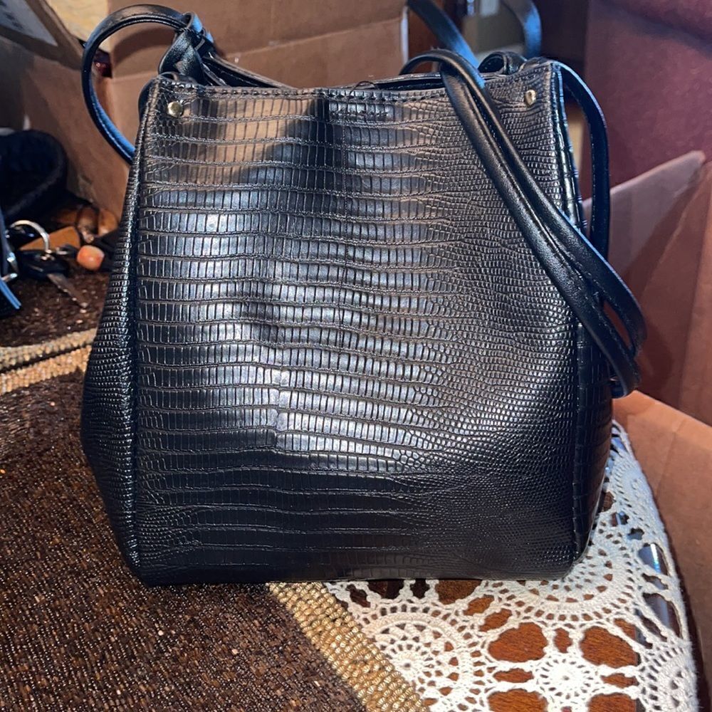 Designer London Fog Coco Lizard Crossbody Purse.